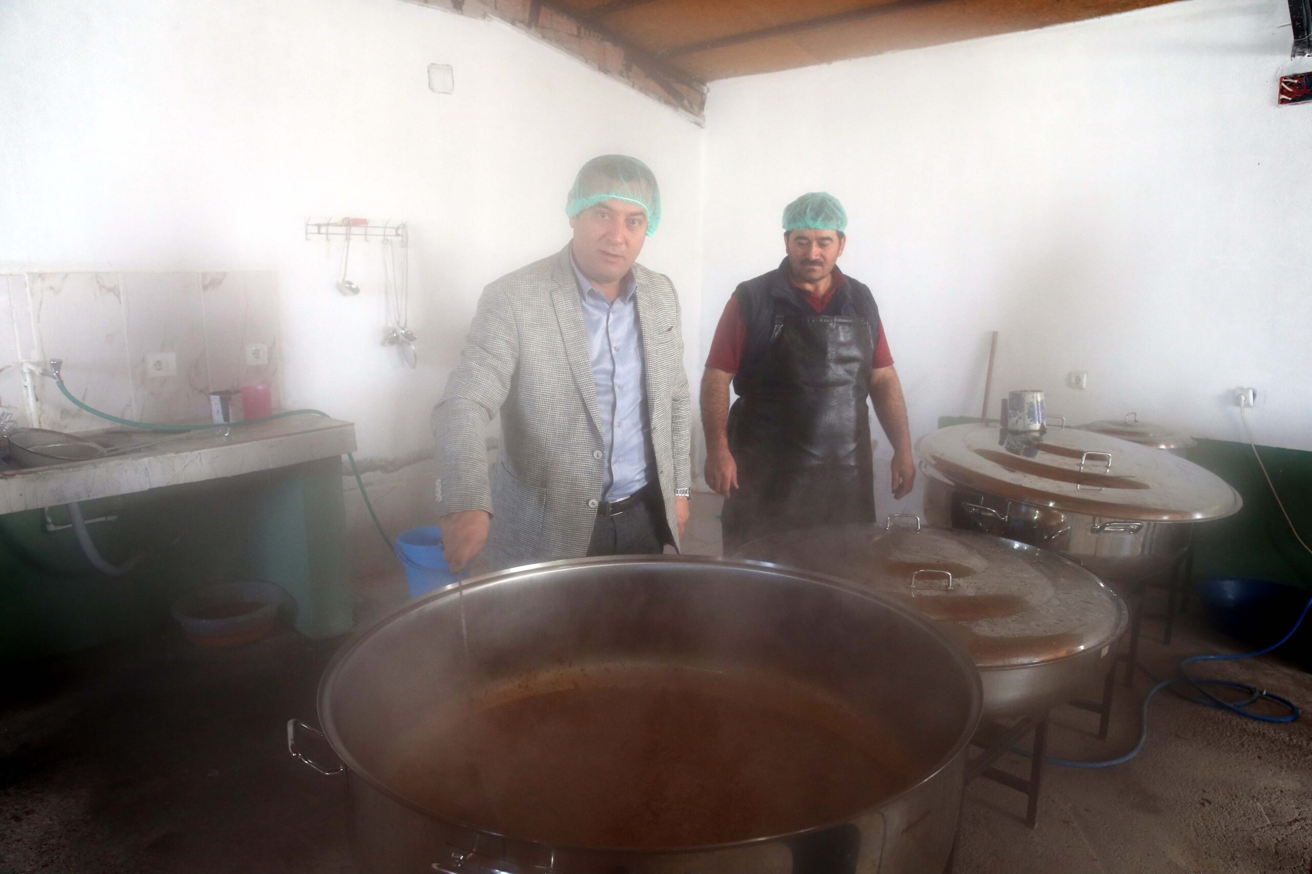 Yeşilyurt Belediyesi ramazanda 400 aileye yemek dağıtıyor