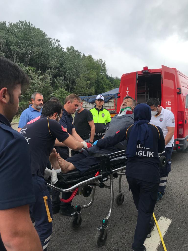 Anadolu Otoyolu’nda iki tırın karıştığı kazada 1 kişi yaralandı