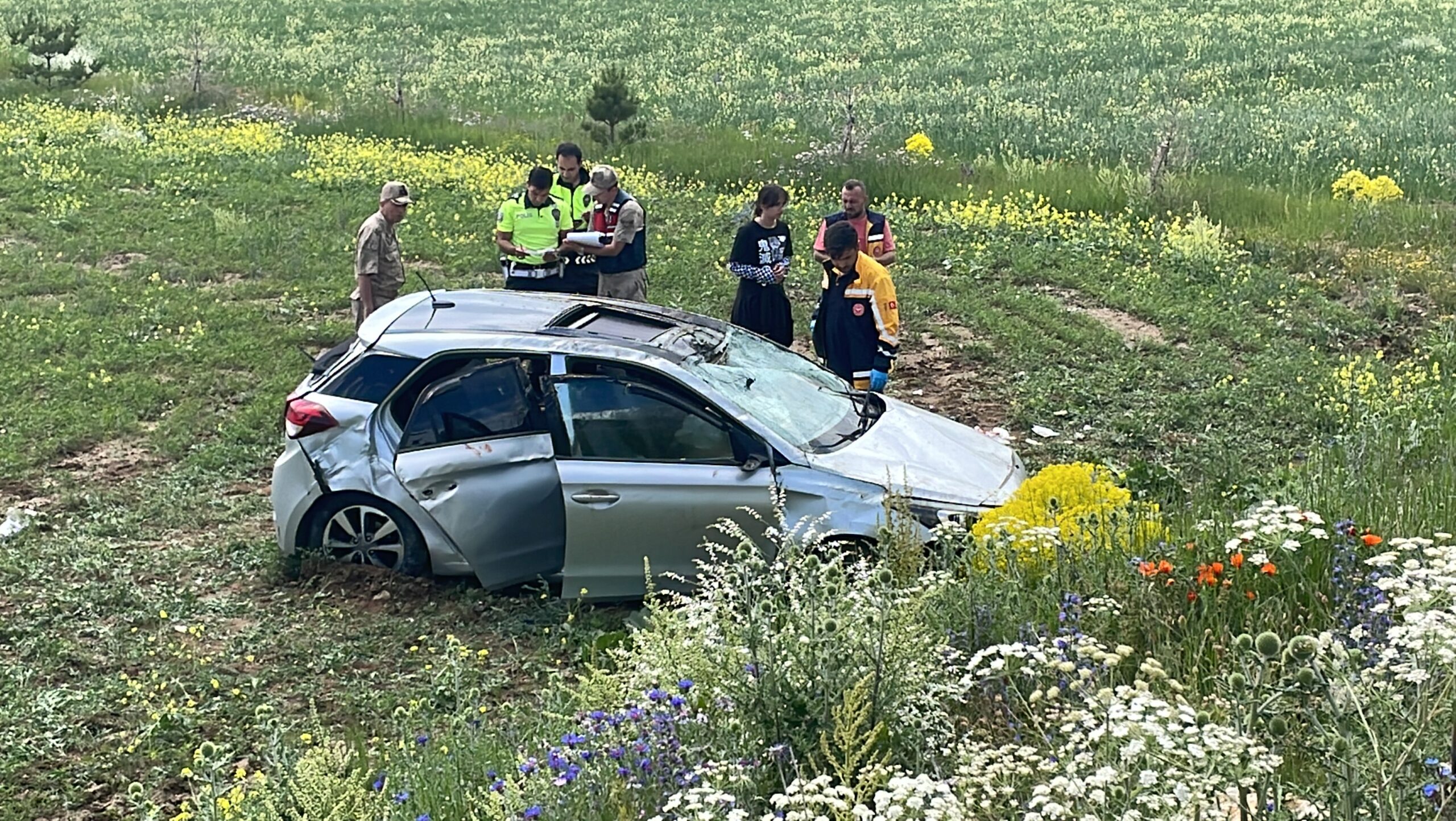 Bayburt’ta şarampole devrilen otomobildeki 4 kişi yaralandı