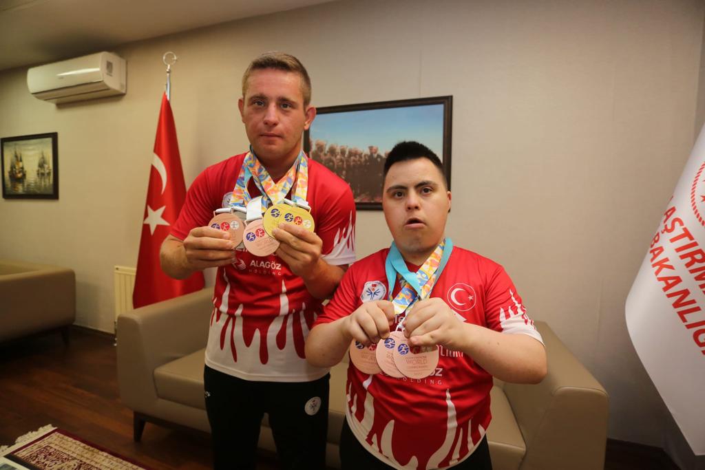 Çekya’da madalya  kazanan özel sporcular Samsun’a geldi