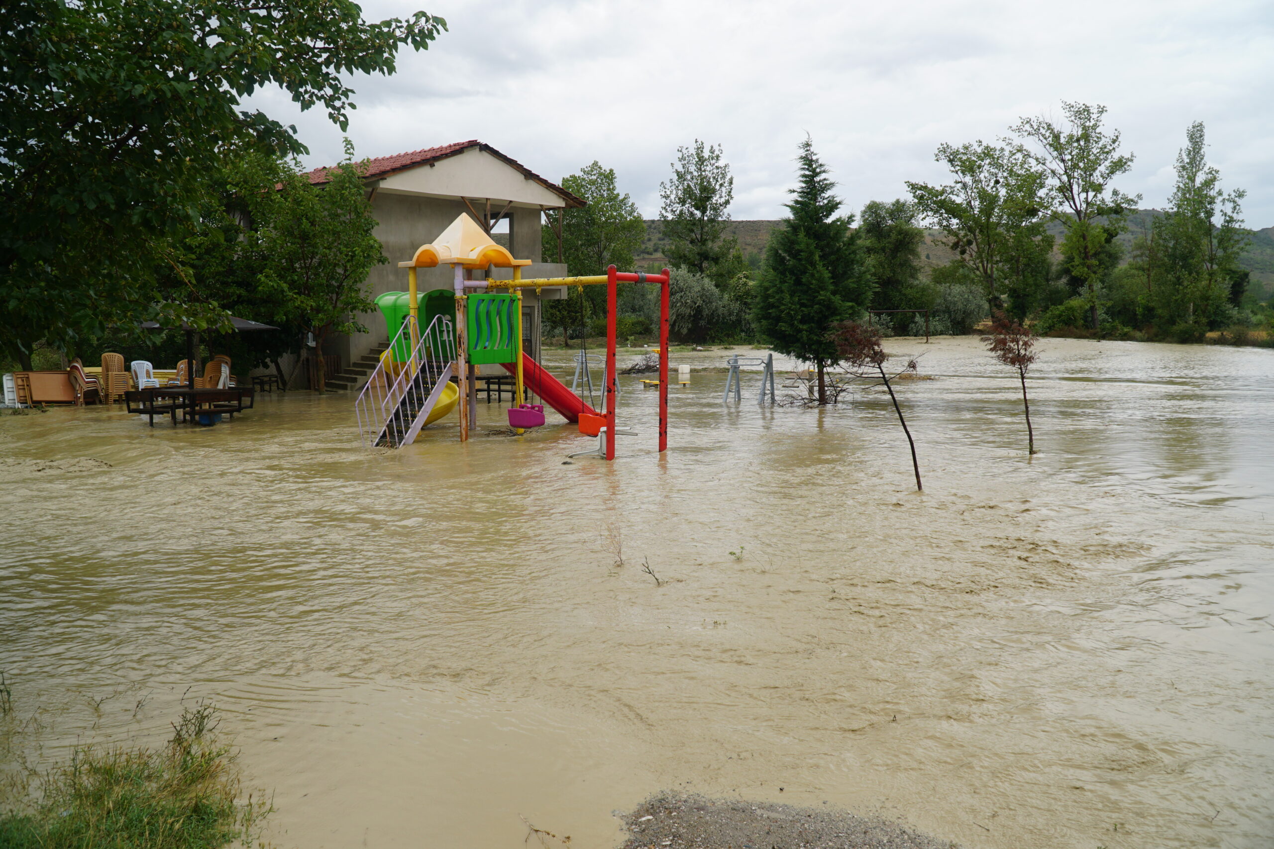 Çorum’un Osmancık ilçesinde şiddetli yağış etkili oldu