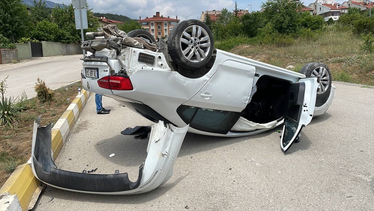 Karabük’te otomobillerin çarpıştığı kazada 3 kişi yaralandı