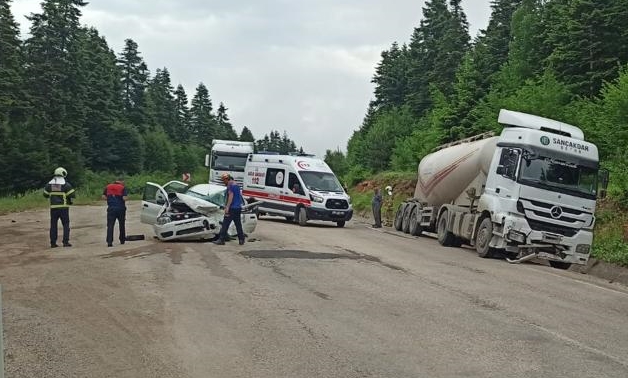 Karabük’te tırla otomobilin çarpıştığı kazada 2 kişi yaralandı