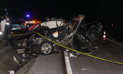 Kastamonu’da otomobil ile otobüsün çarpıştığı kazada 2 kişi ölü, 16 kişi yaralandı