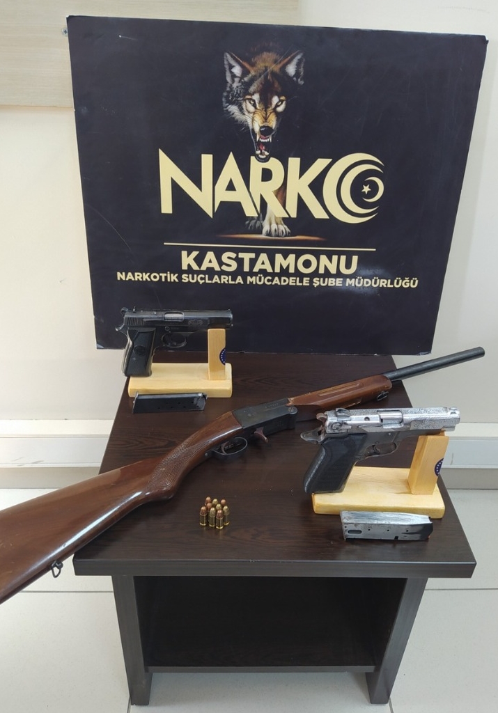 Kastamonu’da uyuşturucu ve silah kaçakçılığı operasyonlarında 2 kişi yakalandı