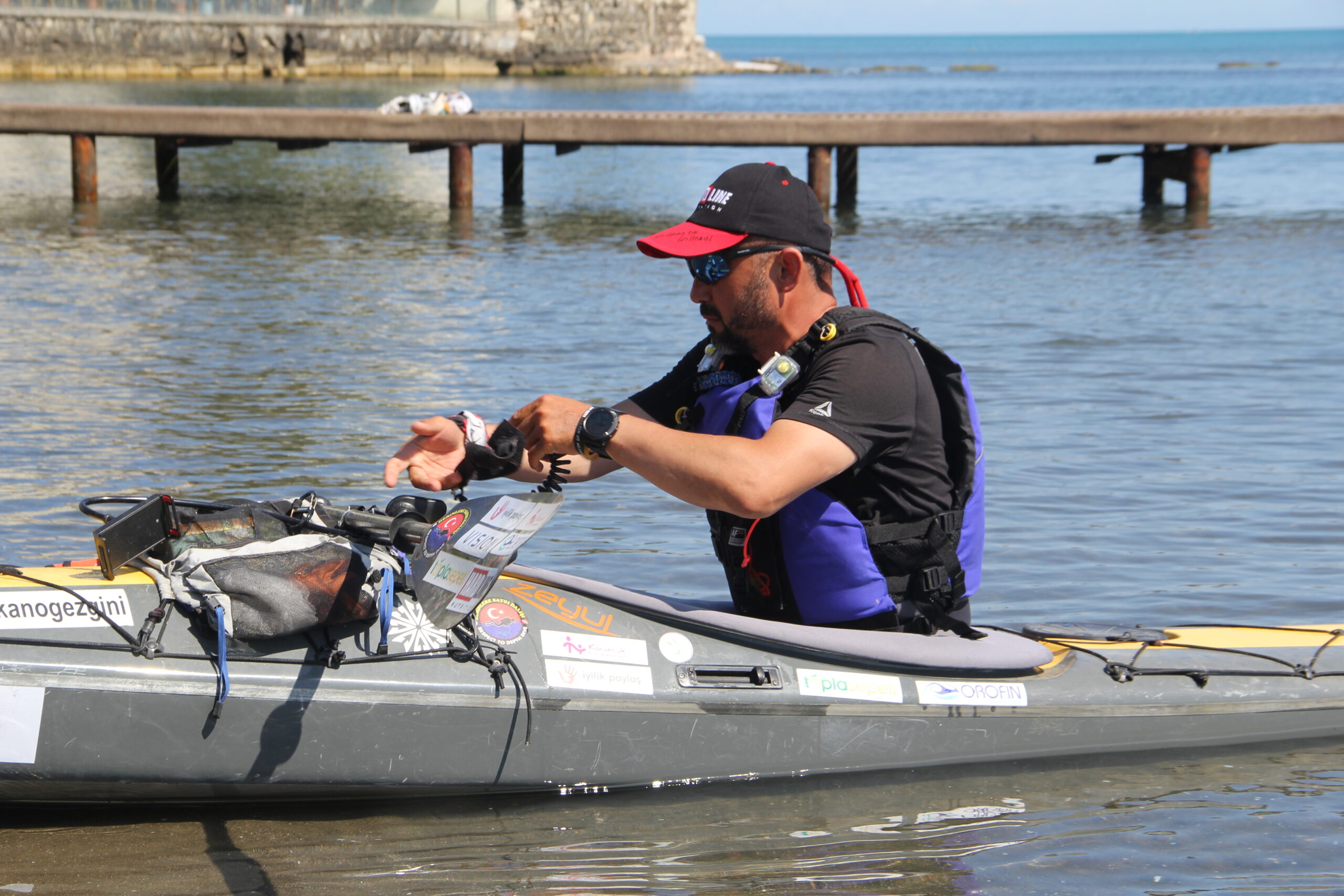 Kız çocuklarının eğitimine dikkati çekmek için kanoyla denize açılan sporcu Sinop’a ulaştı