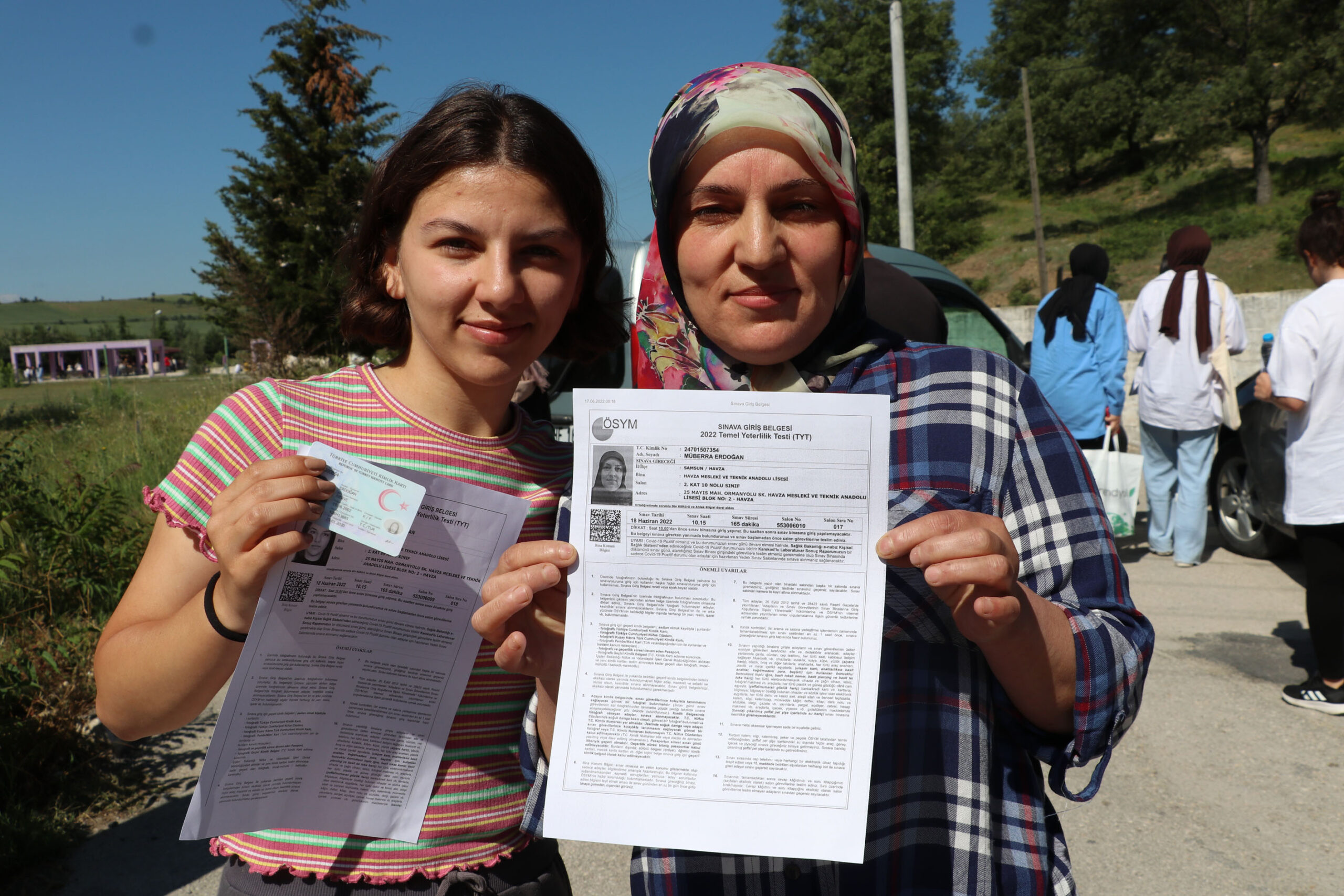 Samsun’da açık liseyi bitiren 50 yaşındaki kadın YKS’ye kızıyla girdi