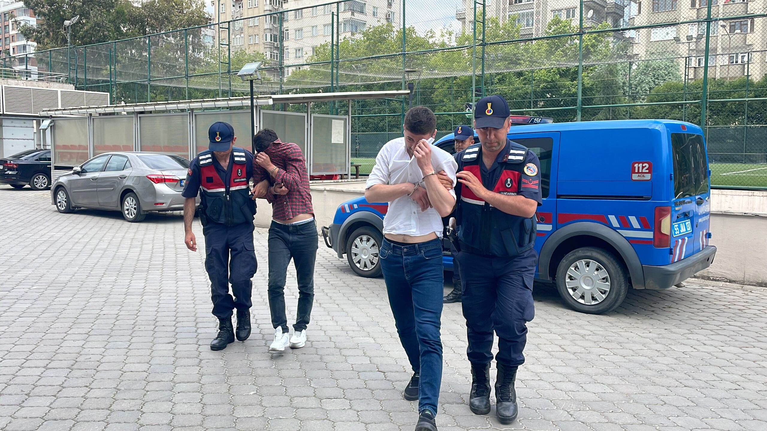 Samsun’da evden hırsızlık yaptıkları iddiasıyla 2 kardeş tutuklandı