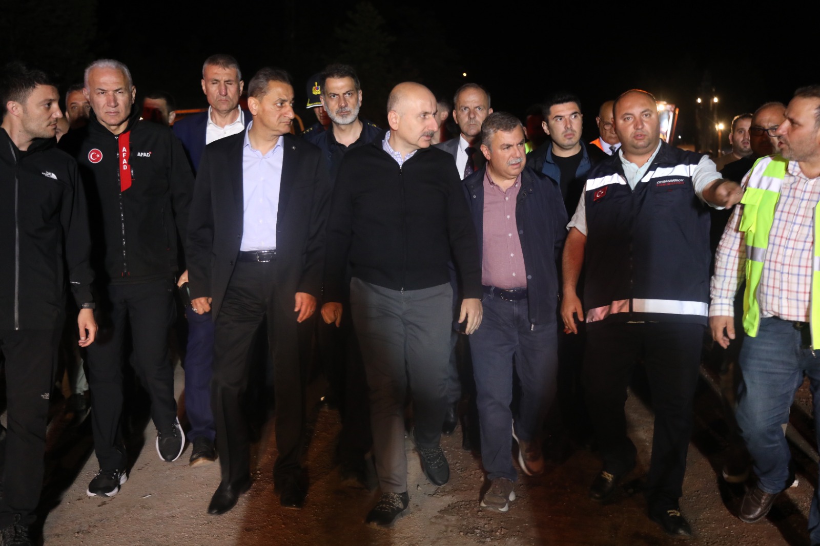 Ulaştırma ve Altyapı Bakanı Karaismailoğlu, selden etkilenen Sinop’ta incelemelerde bulundu: