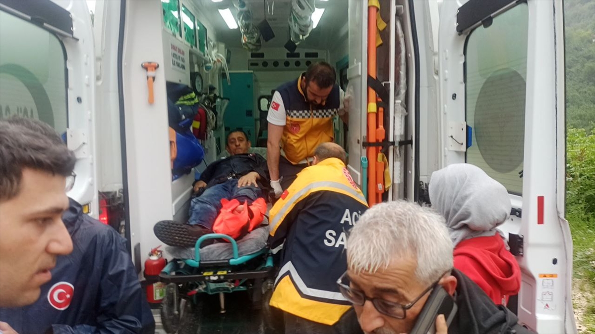 Yığılca’da toprak kayması sonucu bir kişi yaralandı