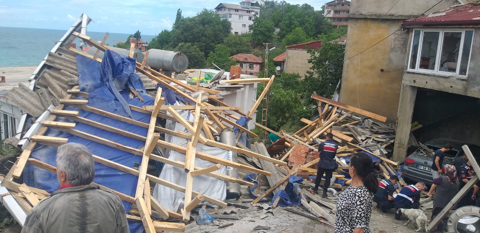 Zonguldak’ta hortum hasara neden oldu