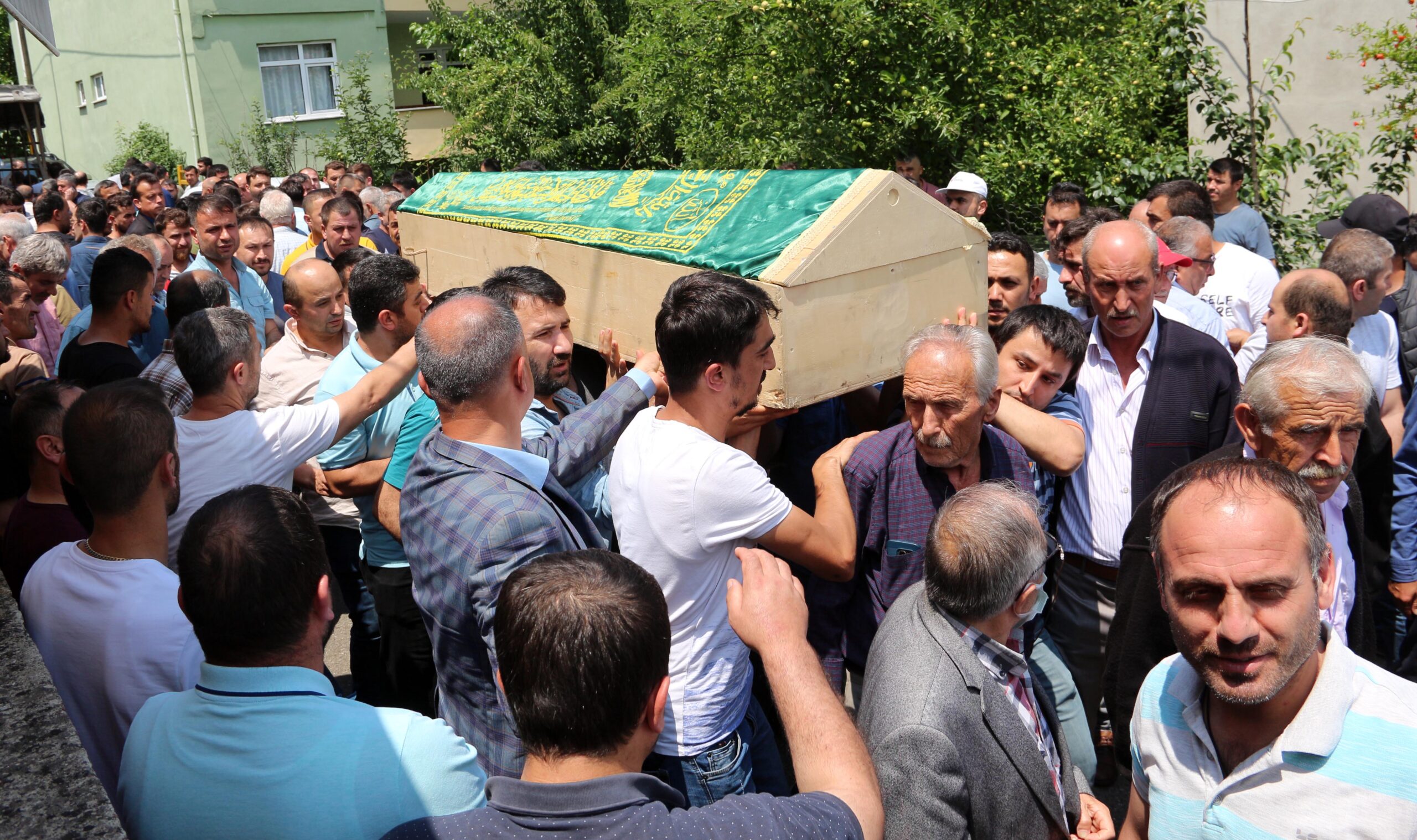 Zonguldak’ta otomobilin devrilmesi sonucu ölen maden işçisinin cenazesi defnedildi