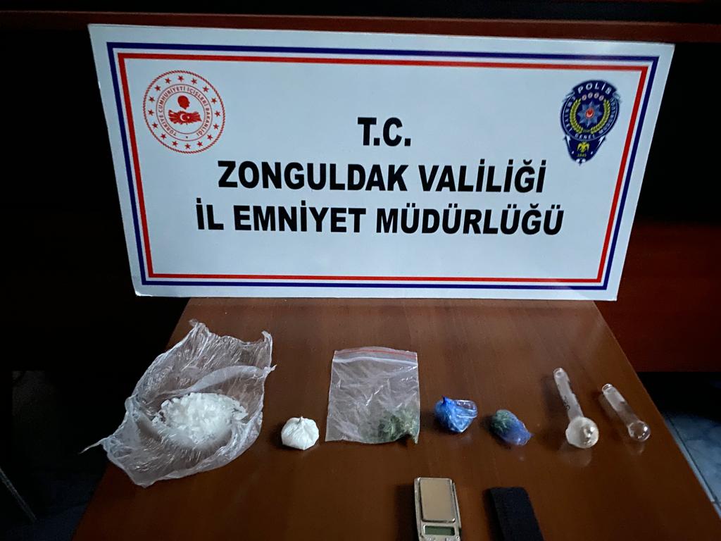 Zonguldak’ta uyuşturucu operasyonunda yakalanan 2 şüpheli tutuklandı