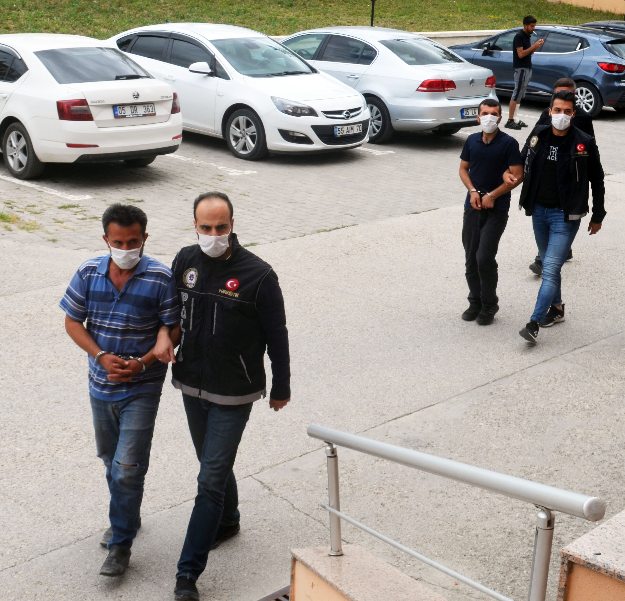 Amasya’da evlerinde uyuşturucu bulunan 2 şüpheli tutuklandı