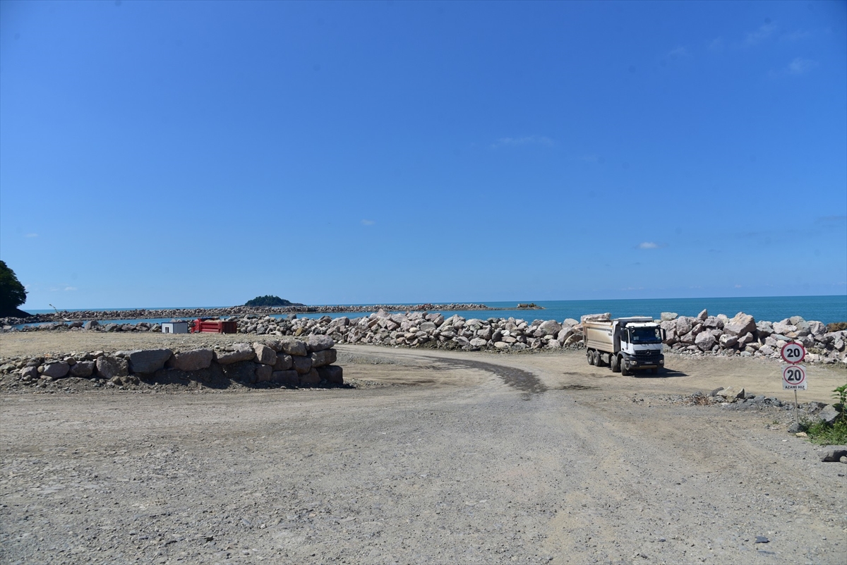 Giresun’da “Balıkçı Barınağı ve Su Ürünleri Merkezi Projesi” inşası devam ediyor