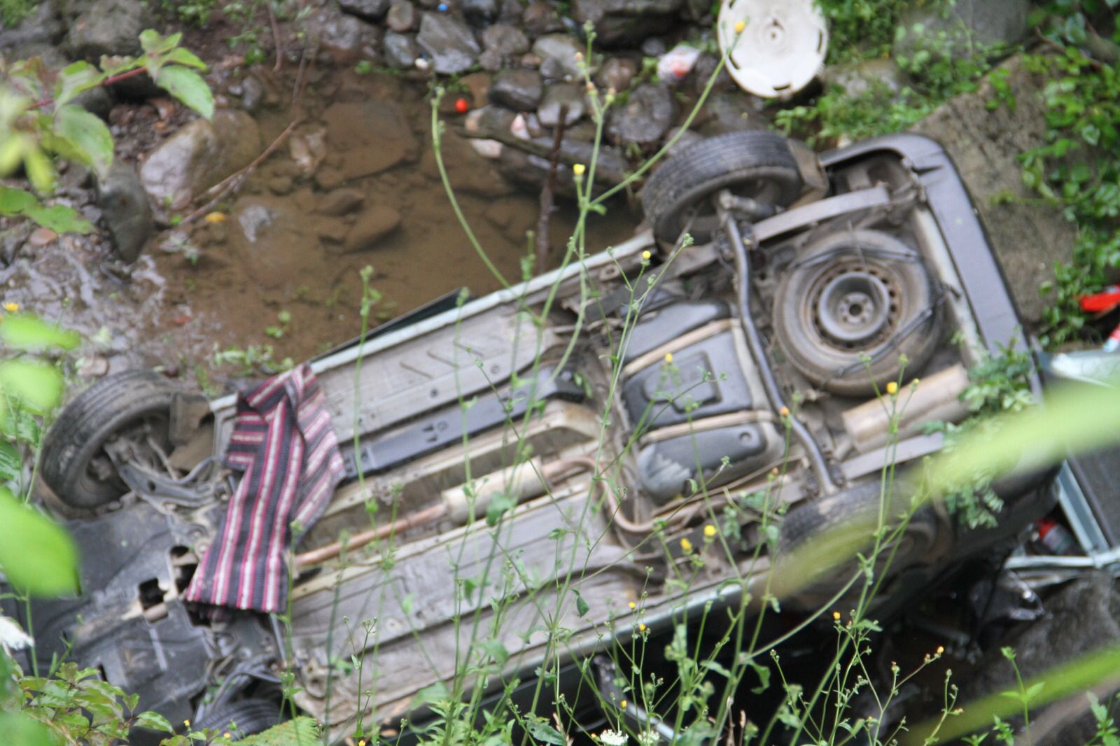 Giresun’da kamyonetin devrilmesi sonucu aynı aileden 3 kişi yaralandı