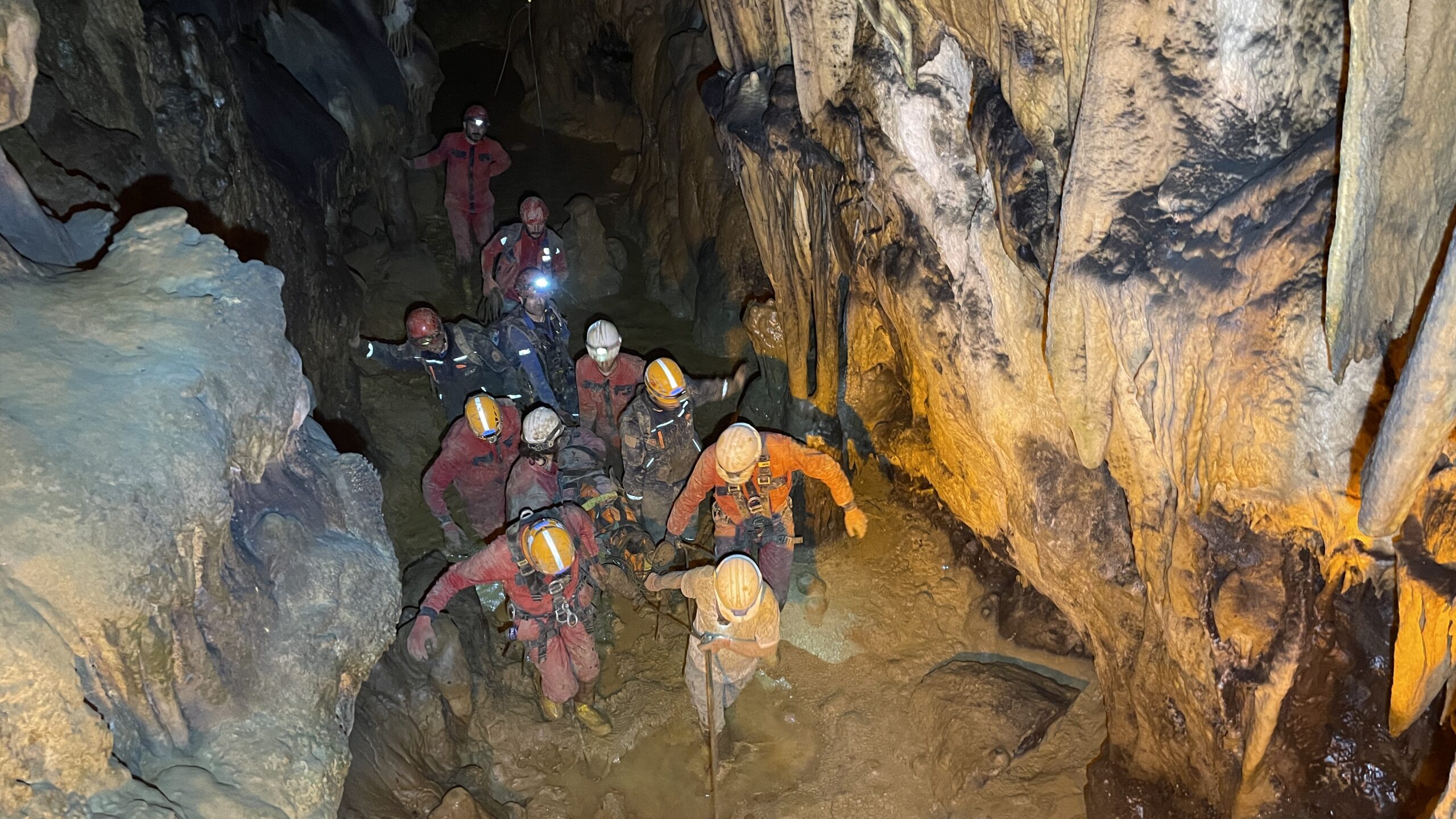 GÜNCELLEME 2 – Karabük’teki Mencilis mağarasında mahsur kalan 4 kişi kurtarıldı