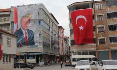 Havzalı gurbetçi, Cumhurbaşkanı Erdoğan’a sevgisini astığı dev posterle gösterdi