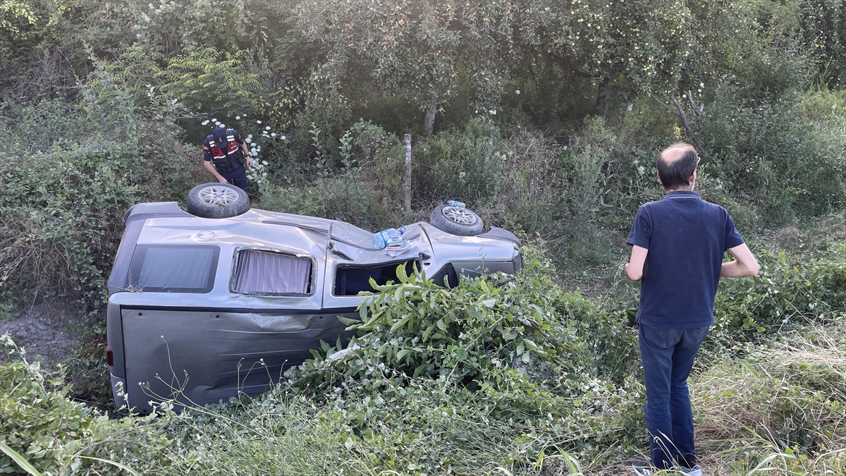Karabük’te devrilen hafif ticari aracın sürücüsü yaralandı
