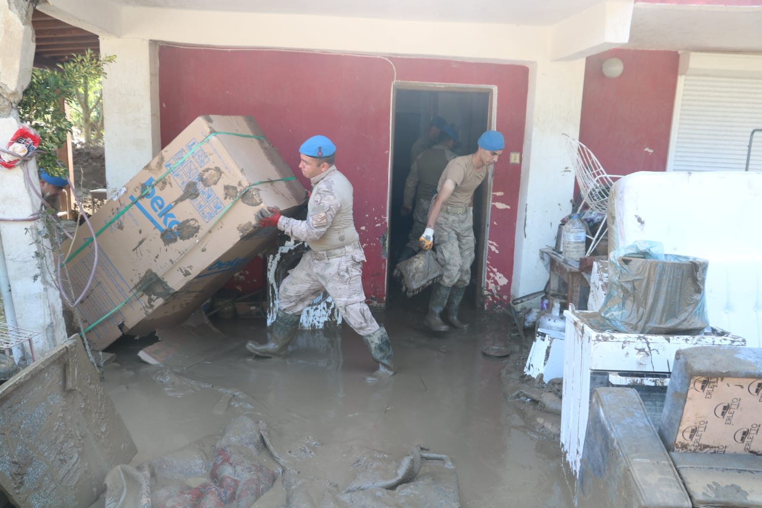 Kastamonu’da jandarmanın sel bölgesindeki çalışmaları kliple anlatıldı