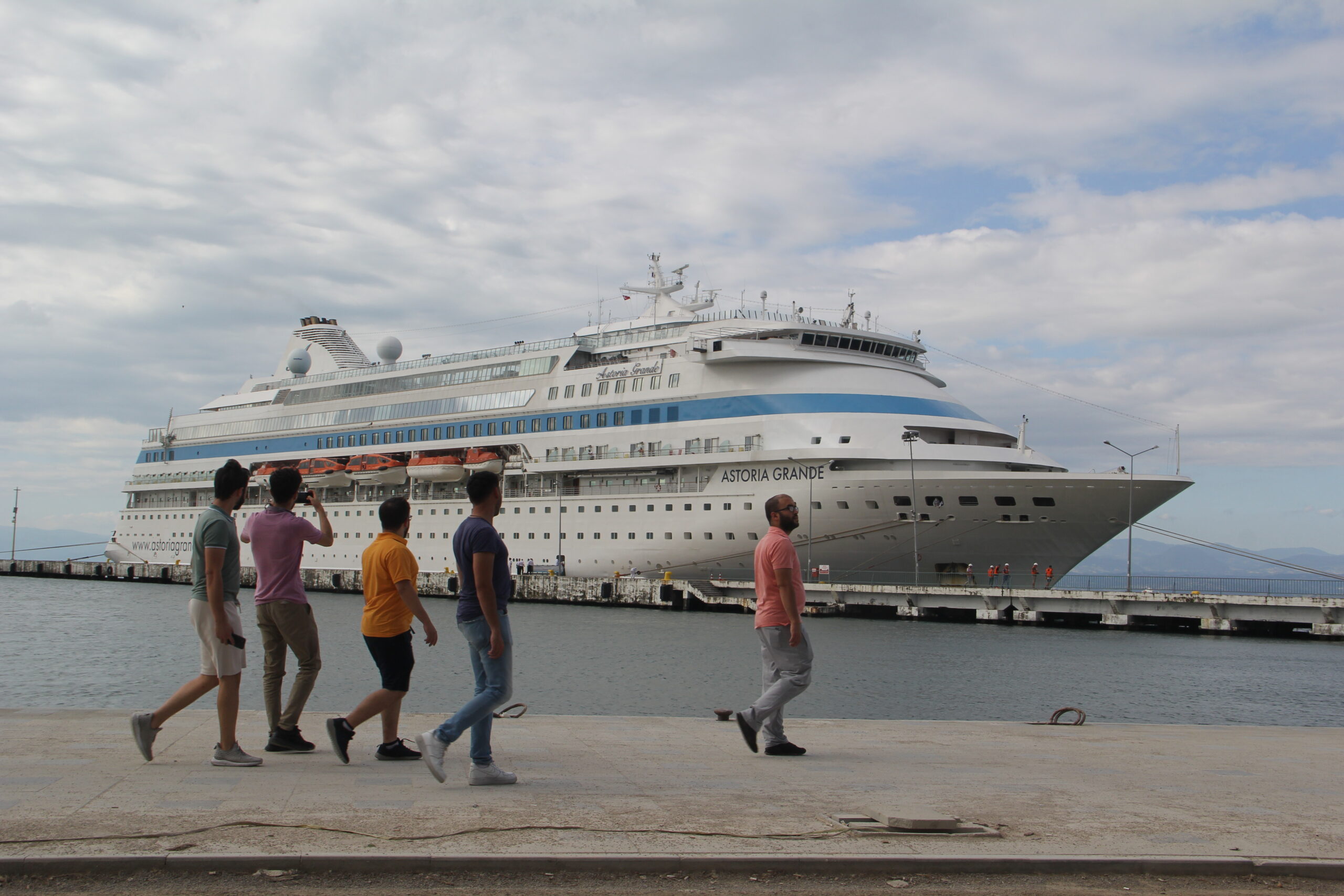 Panama bandıralı kruvaziyer Astoria Grande 607 yolcusuyla Sinop’a geldi