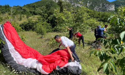 Samsun’da düşen paraşütçüyü jandarma ekipleri kurtardı