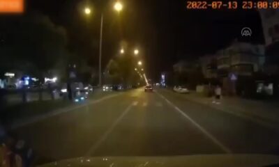 Samsun’da otomobil ile motosikletin çarpıştığı anlar araç kamerasınca kaydedildi