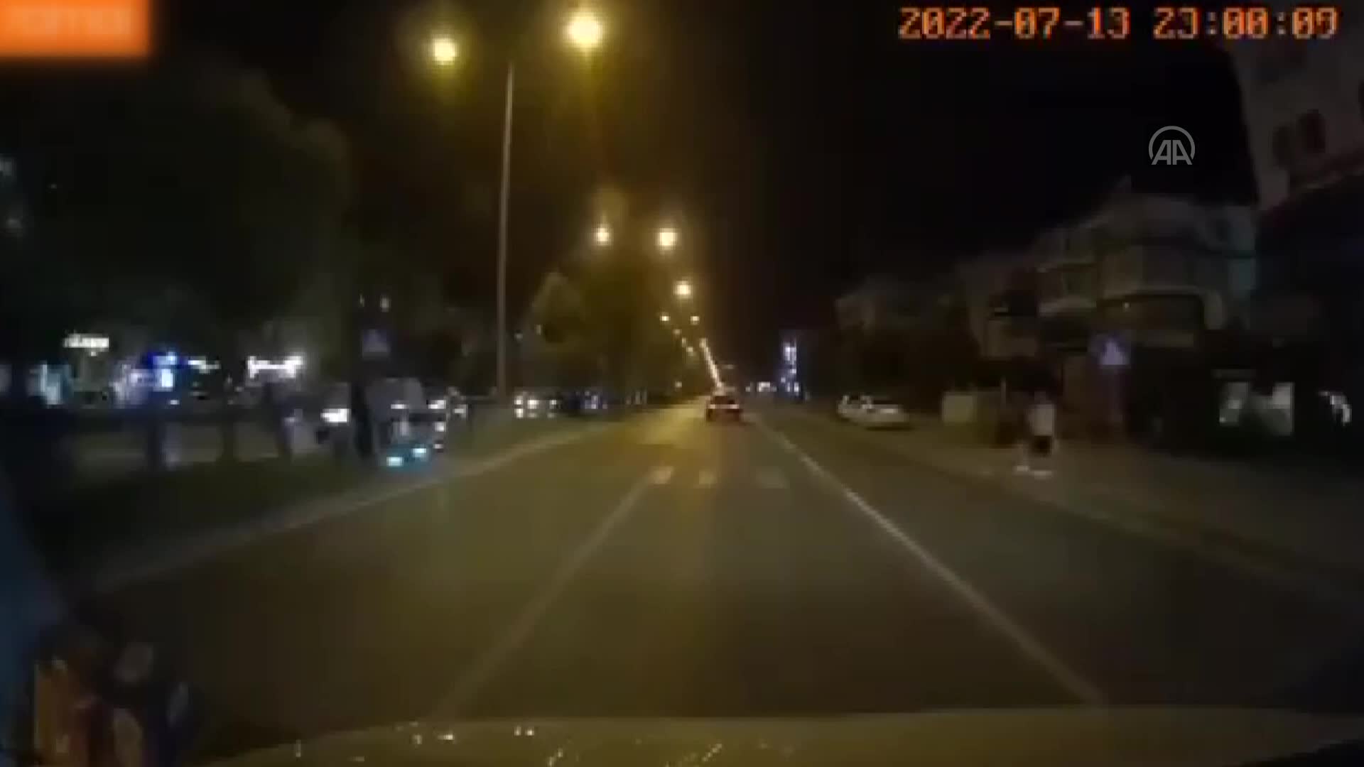 Samsun’da otomobil ile motosikletin çarpıştığı anlar araç kamerasınca kaydedildi