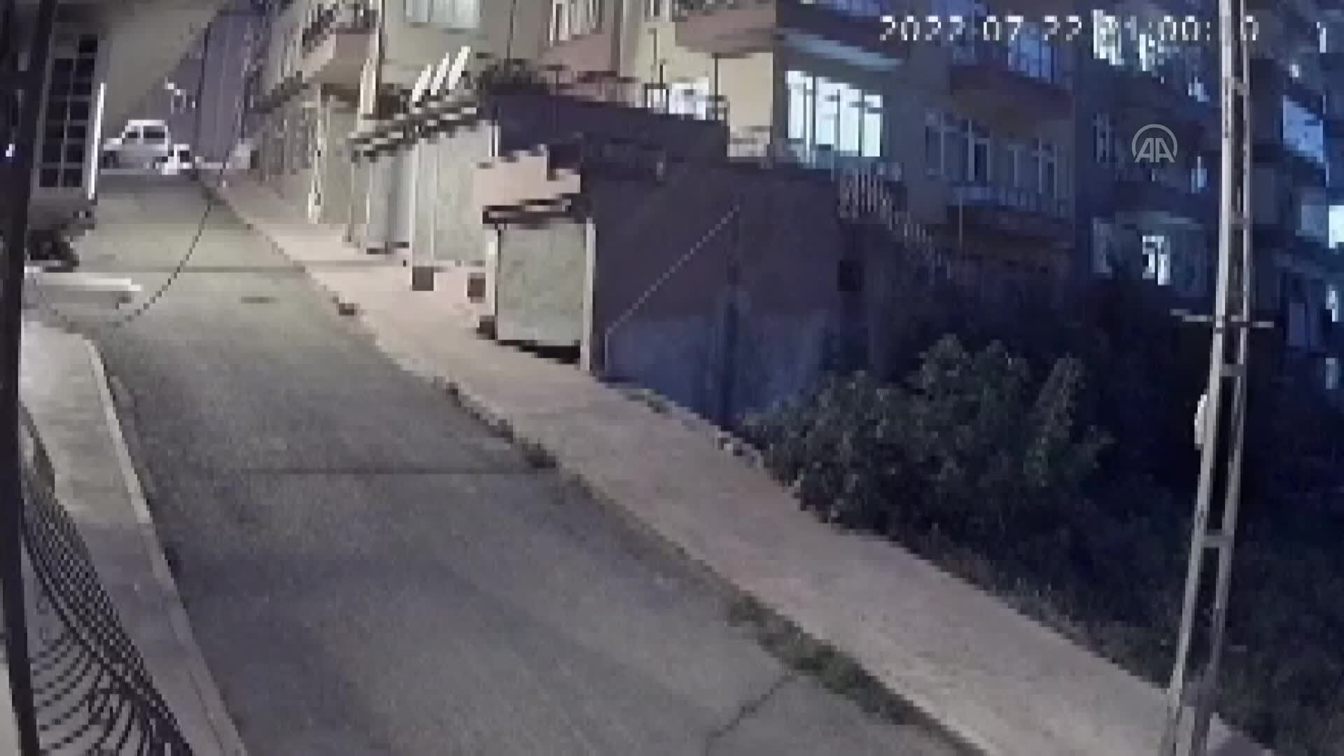 Samsun’da otomobilin devrildiği kaza güvenlik kamerasına yansıdı