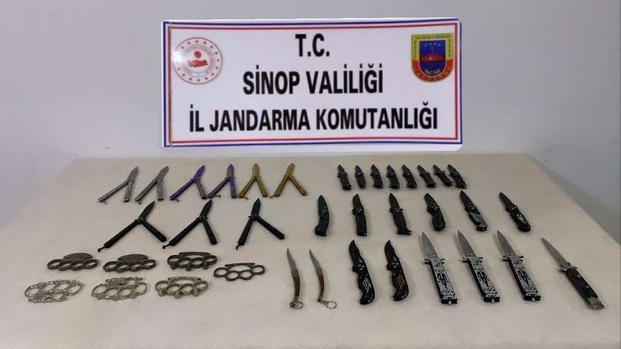 Sinop’ta çok sayıda bıçak ve muşta ele geçirildi