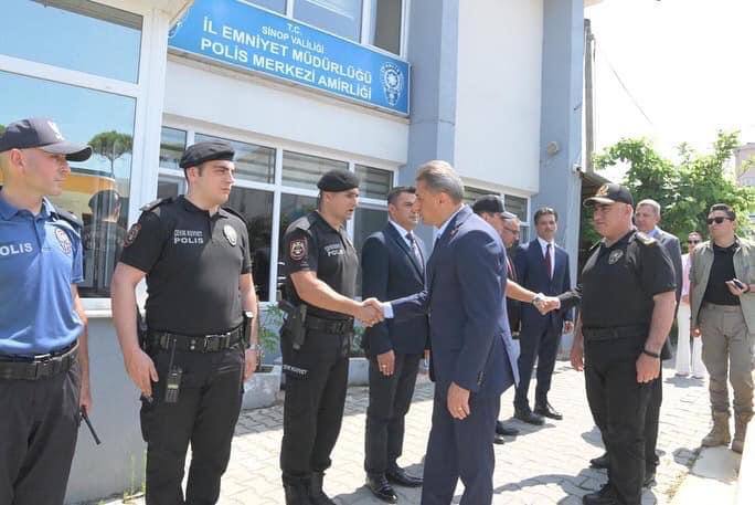 Sinop’ta Vali Karaömeroğlu, bayram ziyaretlerinde bulundu