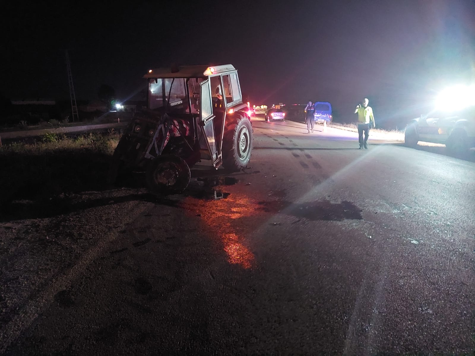 Tokat’ta otomobil ile traktörün çarpıştığı kazada 5 kişi yaralandı