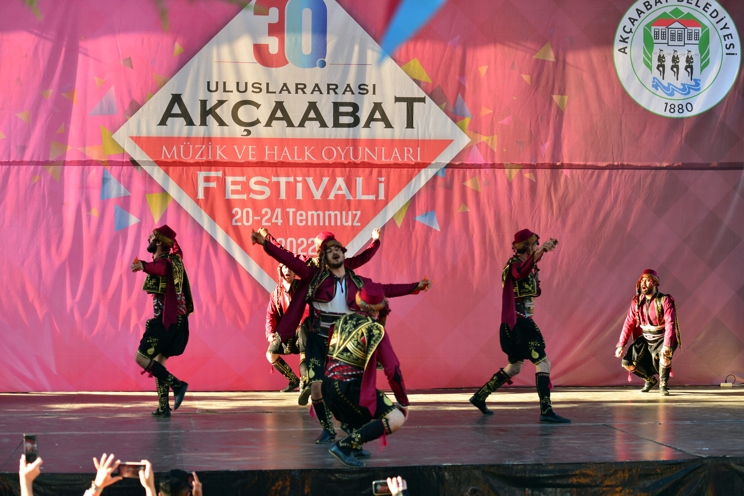 Trabzon’da “30. Uluslararası Akçaabat Müzik ve Halk Oyunları Festivali” gerçekleştirildi