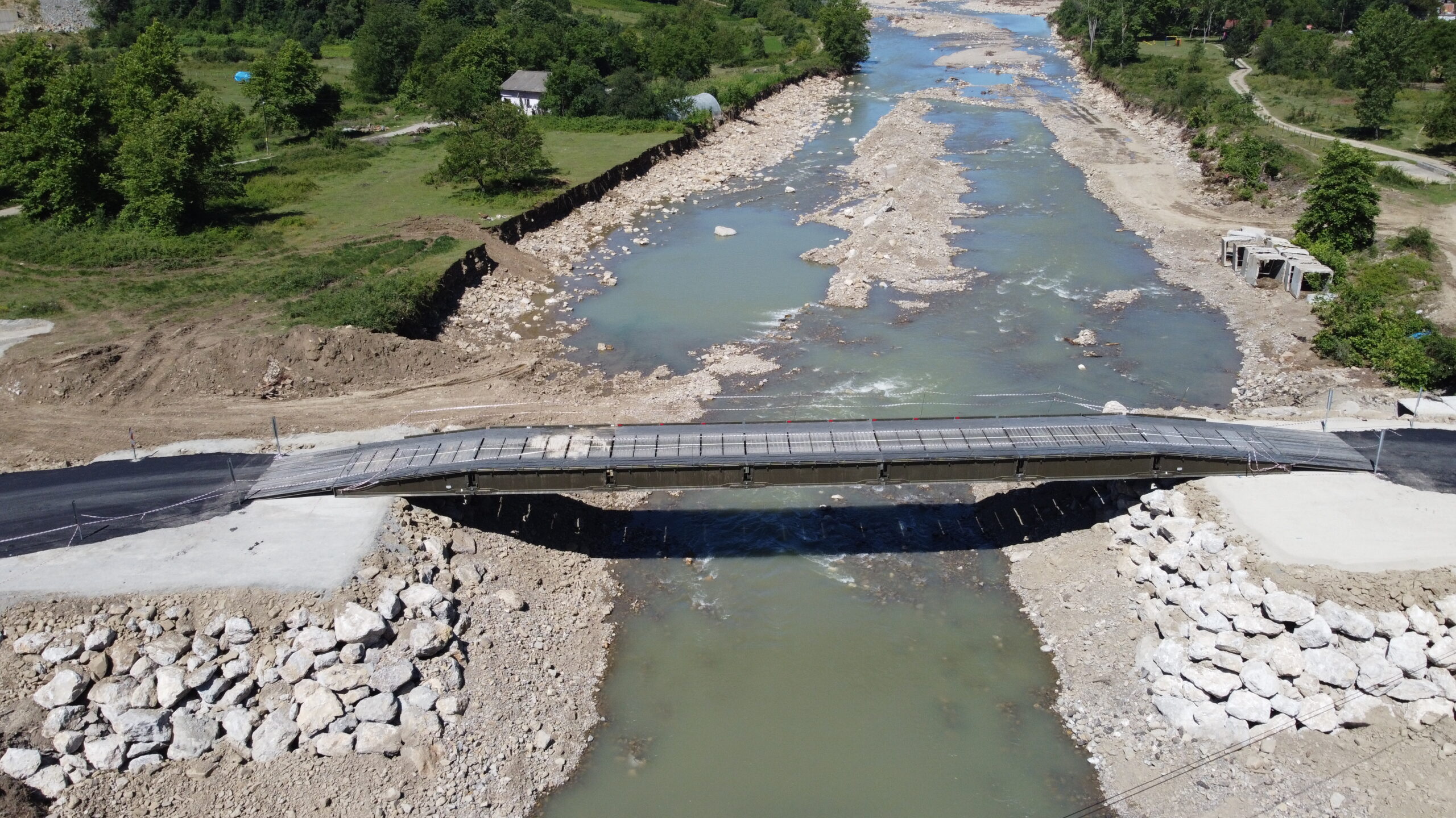 TSK’nın Bartın’daki selde yıkılan köprünün yerine kurduğu köprü havadan görüntülendi