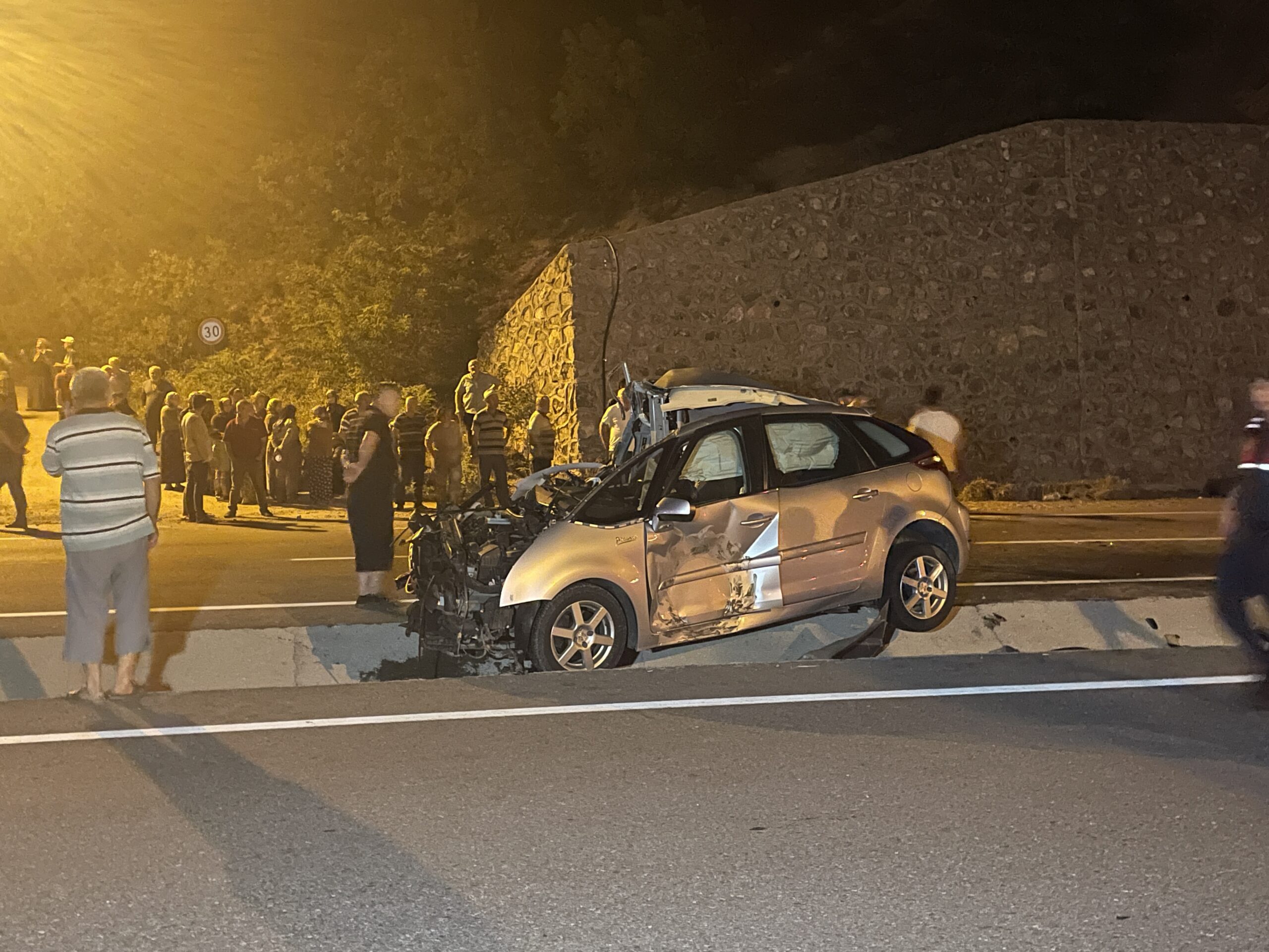 Zonguldak’ta otomobil ile traktörün çarpıştığı kazada 1 kişi öldü, 7 kişi yaralandı