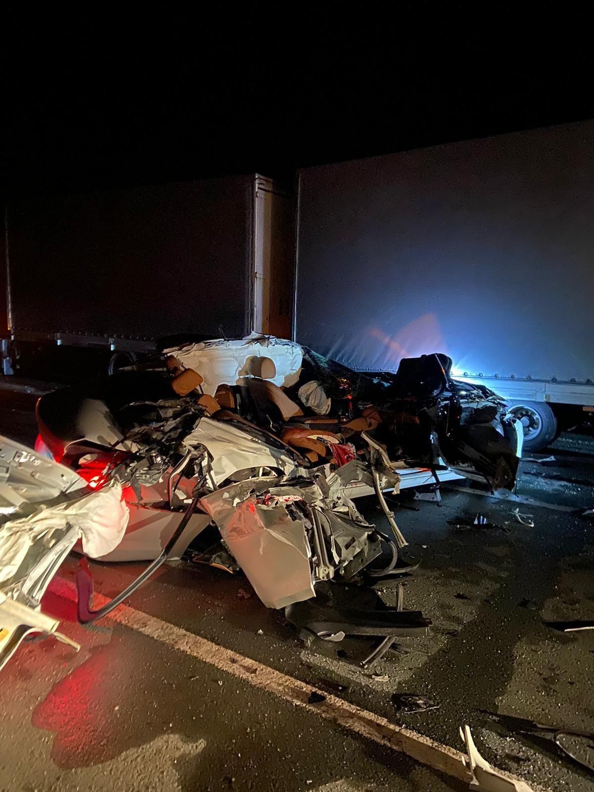 Artvin’de otomobil ile tırın çarpıştığı kazada 1 kişi öldü
