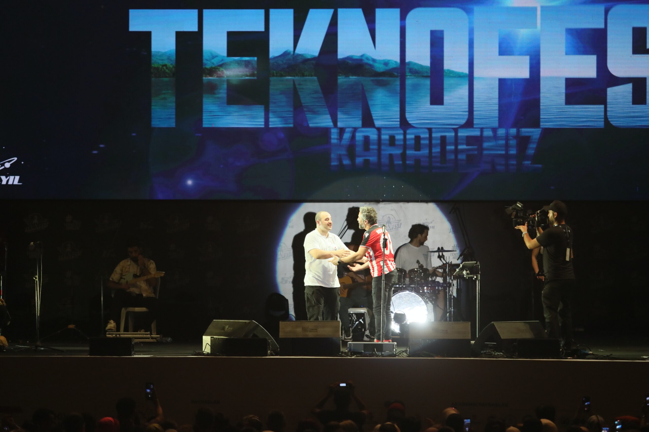 Bakan Varank, TEKNOFEST KARADENİZ’de Resul Dindar konserinde sahneye çıktı