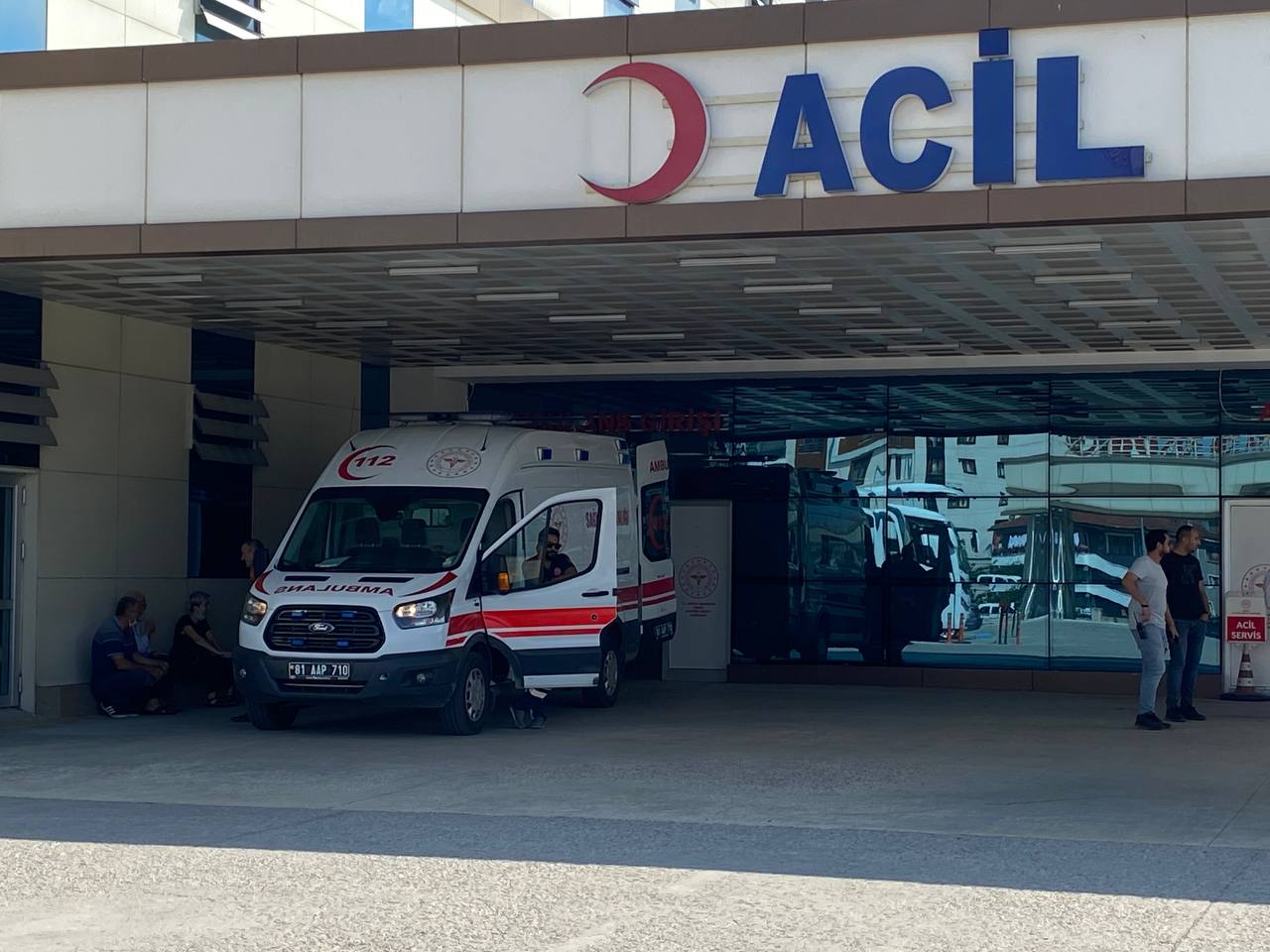Düzce’de kendisini bıçakla yaraladığı iddia edilen kadın hastaneye kaldırıldı