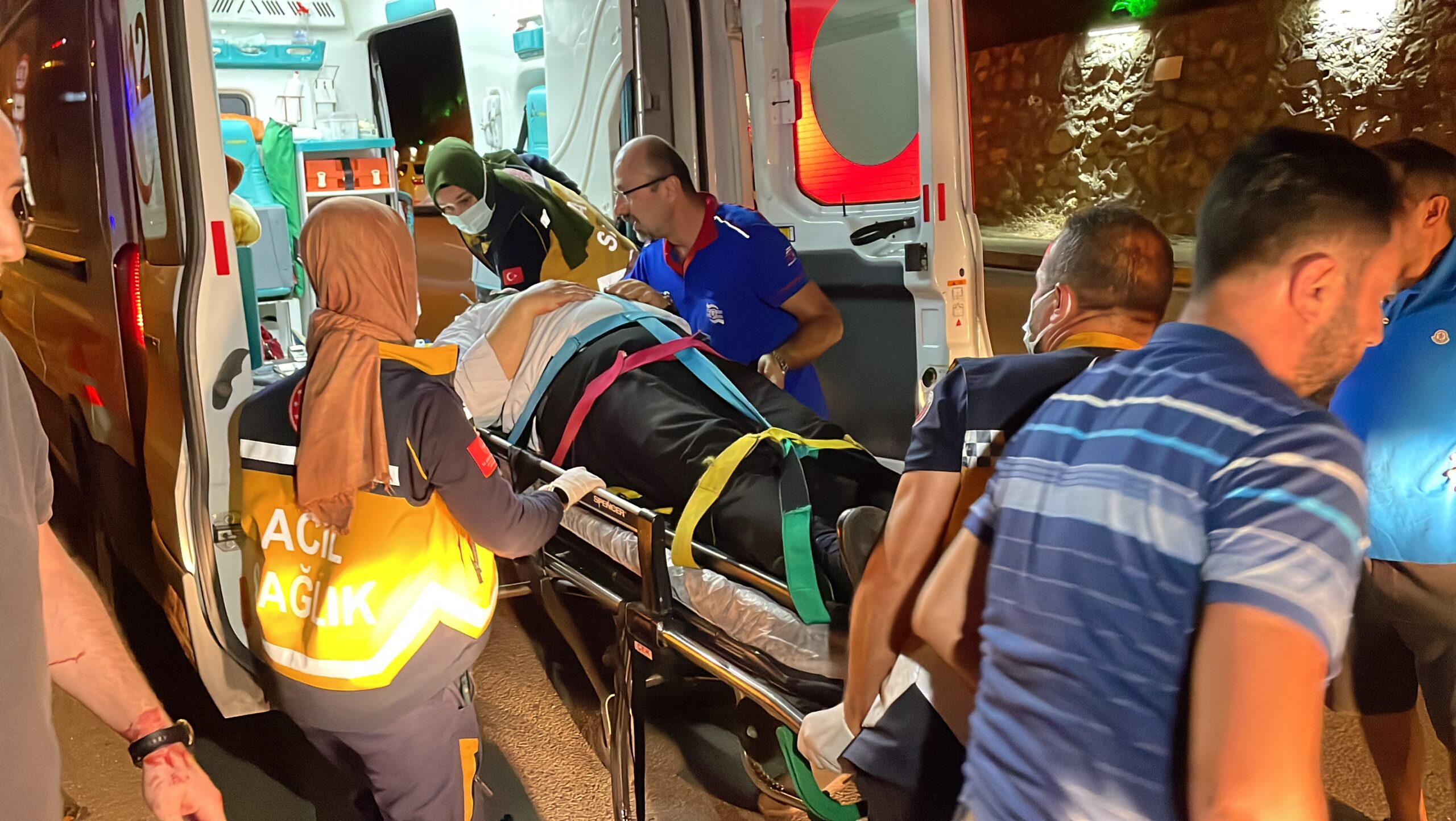 Karabük’te ciple otomobilin çarpıştığı kazada 3’ü çocuk 6 kişi yaralandı