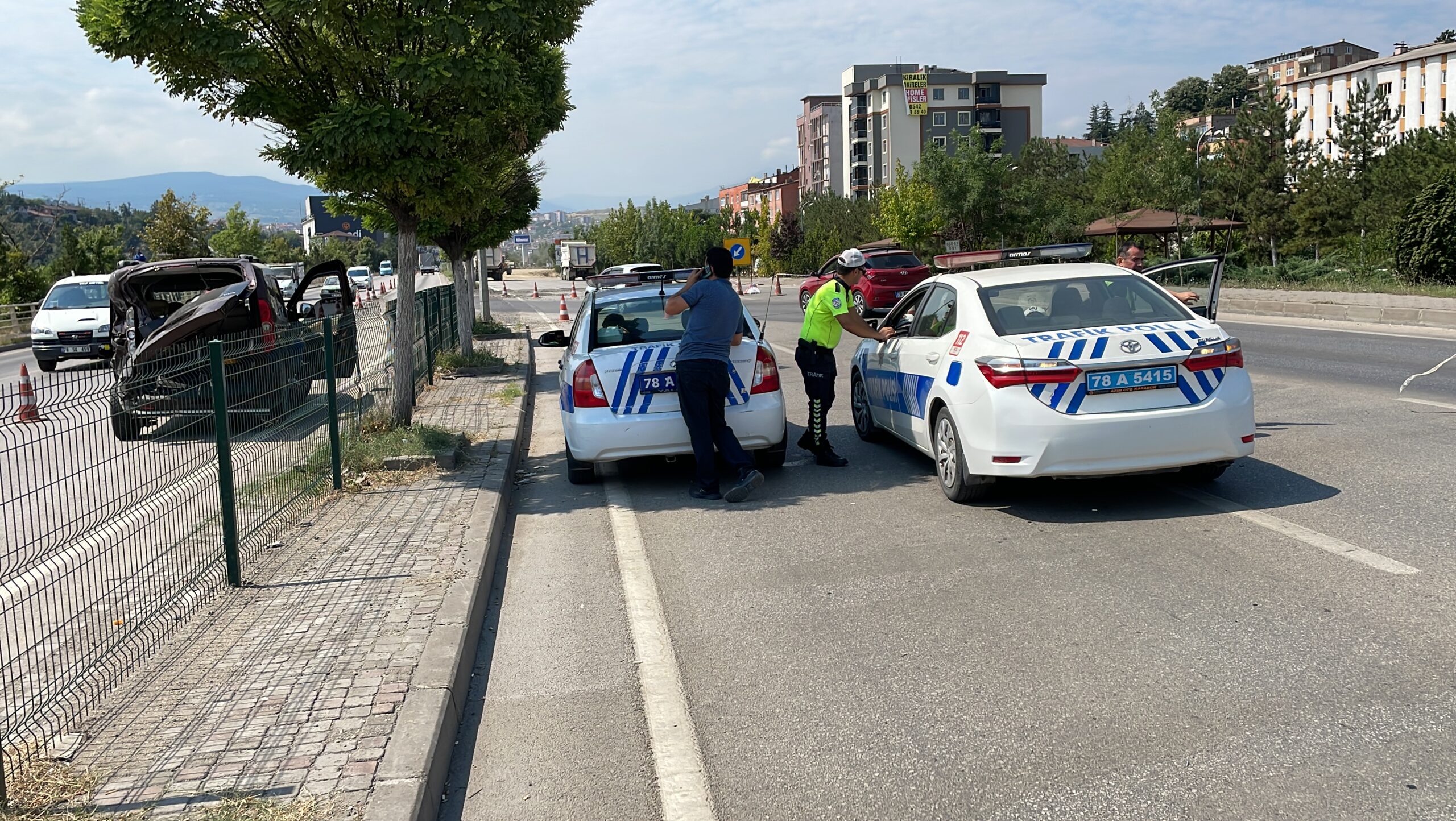 Karabük’te halk otobüsüyle hafif ticari araç çarpıştı, bir yolcu yaralandı