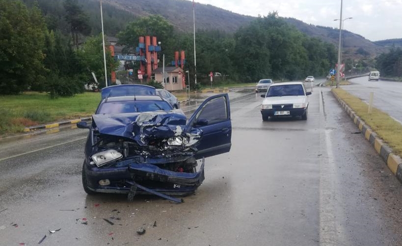 Karabük’te otomobil ile cip çarpıştı, 6 kişi yaralandı