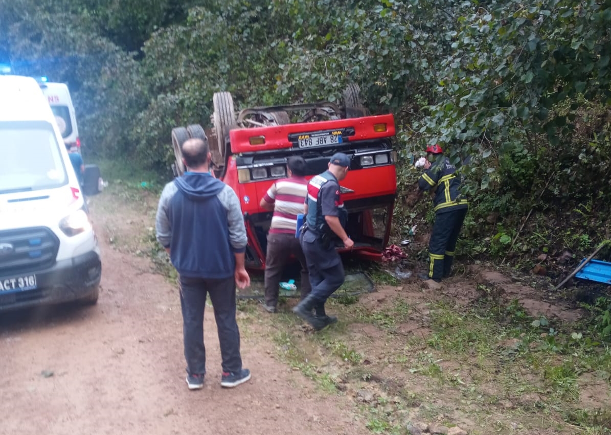 Ordu’da fındık işçilerini taşıyan kamyonetin devrildiği kazada 13 kişi yaralandı