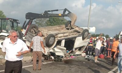 Ordu’da minibüsün hafif ticari araçla çarpıştığı kazada 20 kişi yaralandı
