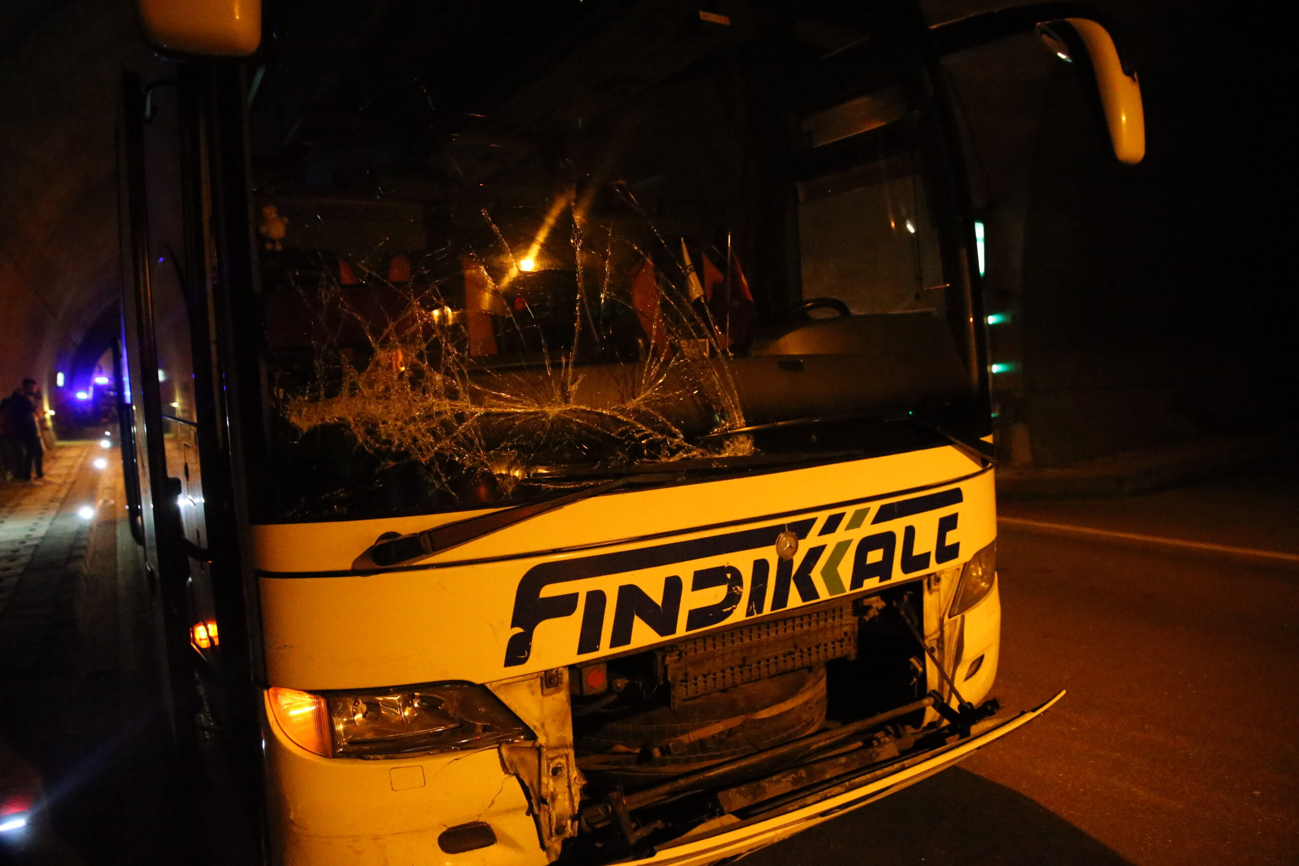 Ordu’da yolcu otobüsü ile otomobilin çarpıştığı kazada 2 kişi öldü