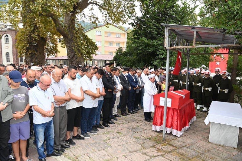 Trafik kazasında hayatını kaybeden uzman çavuş Sinop’ta toprağa verildi