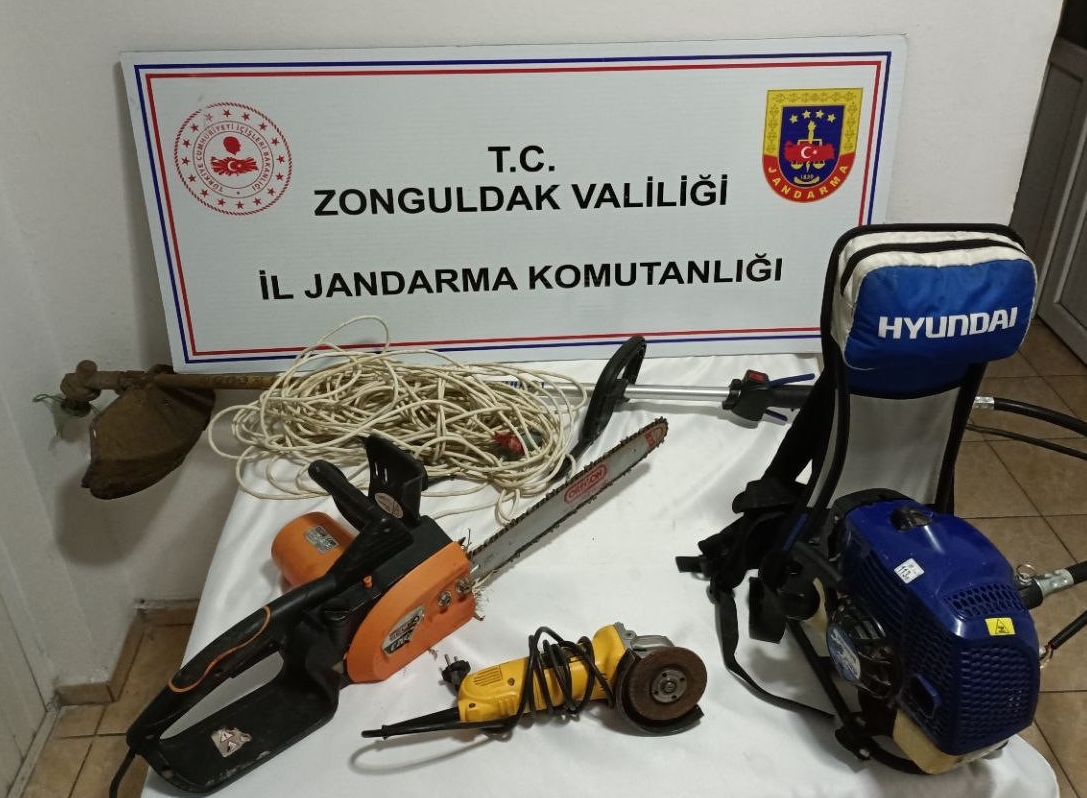 Zonguldak’ta evden hırsızlık yaptıkları iddiasıyla yakalanan 2 zanlıdan 1’i tutuklandı