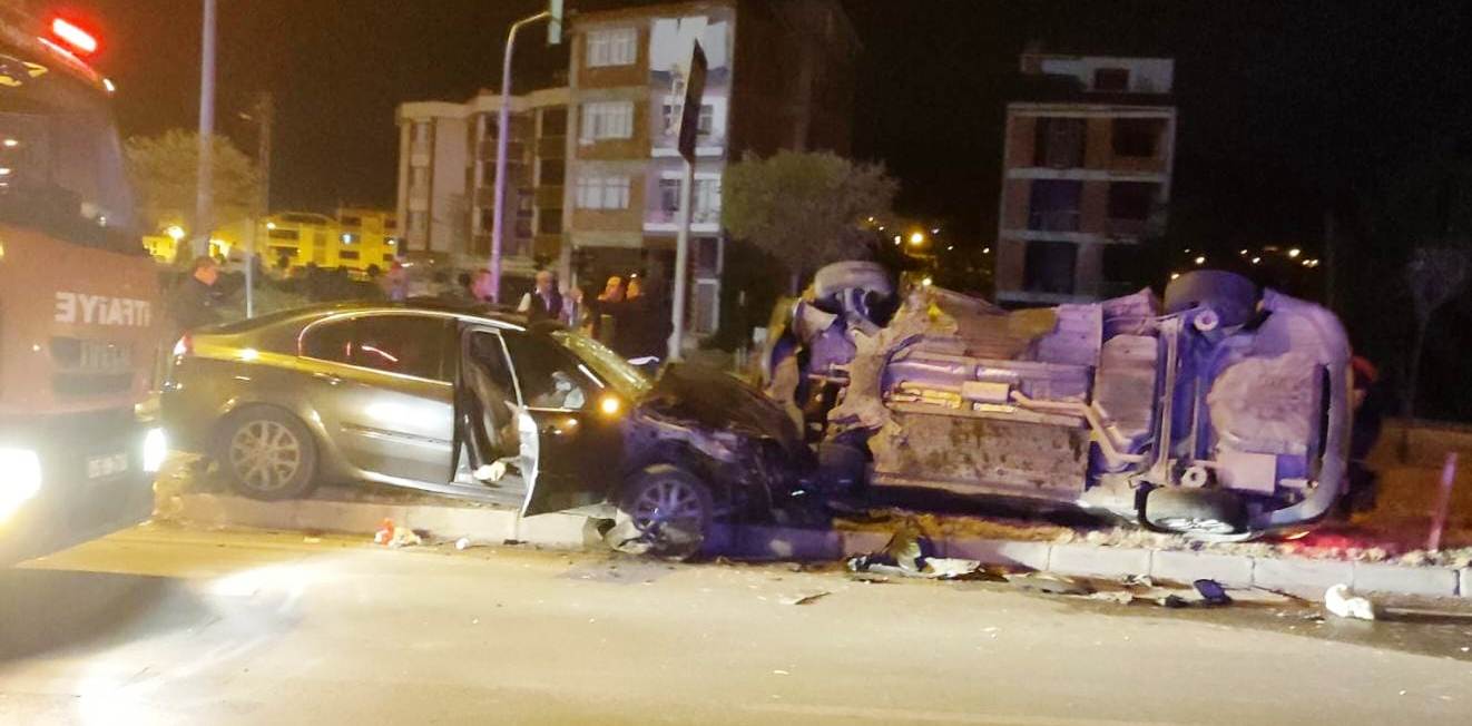 Amasya’da iki otomobilin çarpıştığı kazada 6 kişi yaralandı
