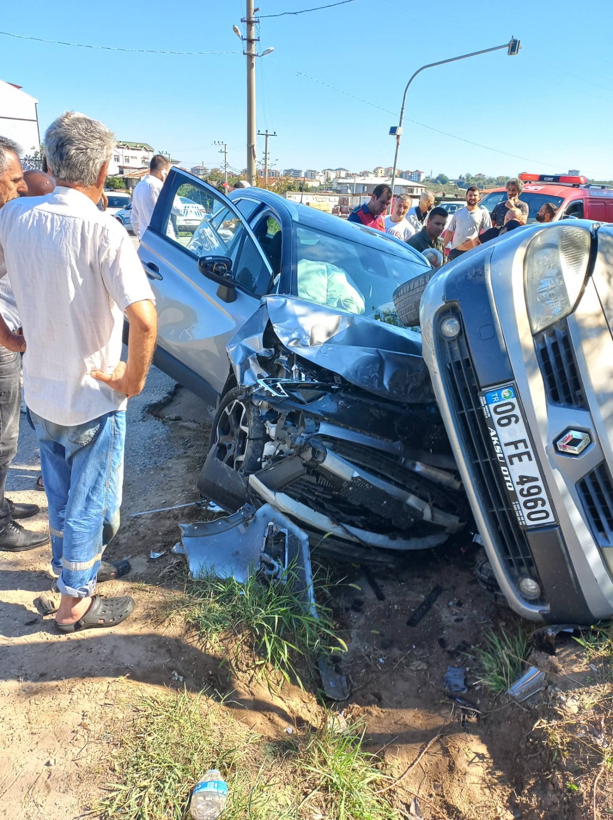 Düzce’de iki otomobilin çarpıştığı kazada 3 kişi yaralandı