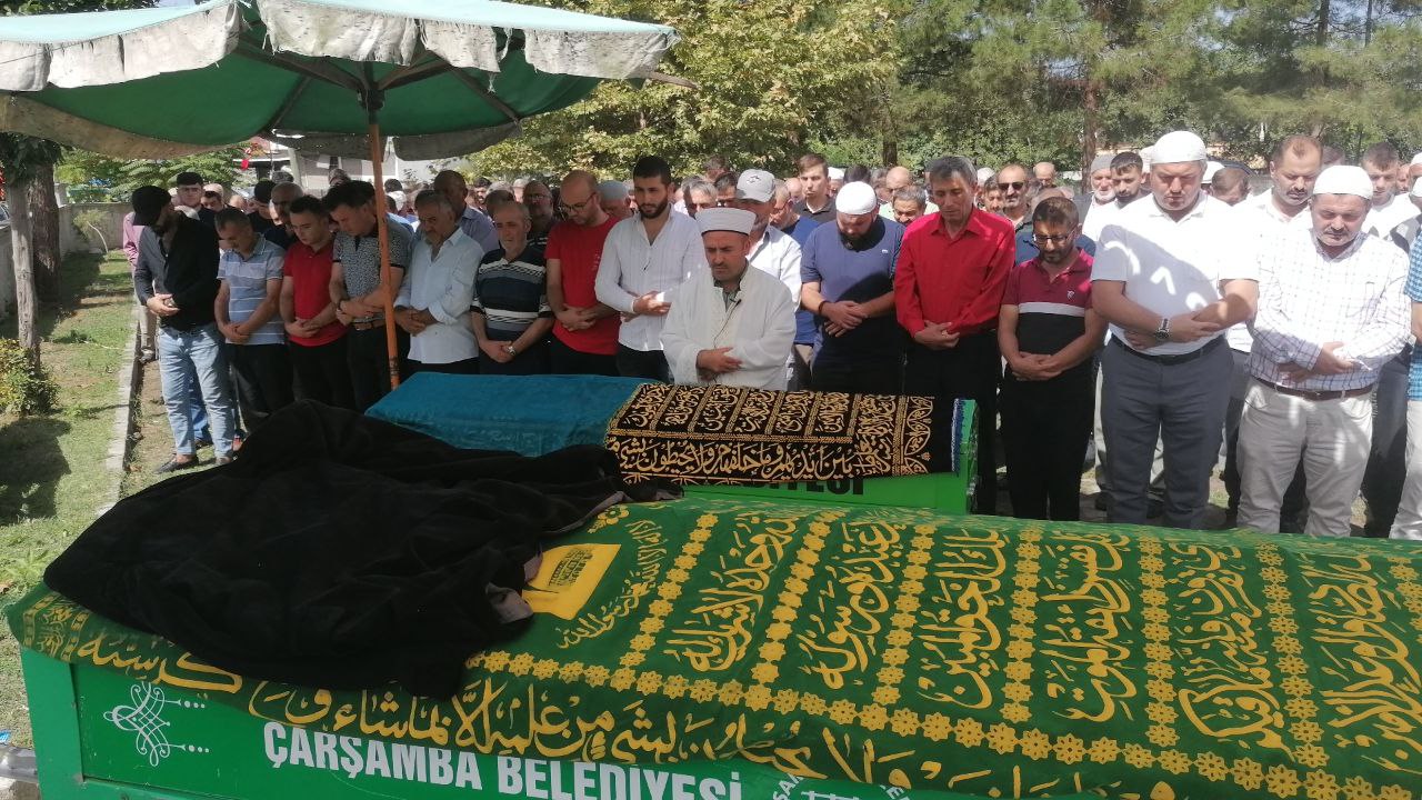 Samsun’daki trafik kazasında hayatını kaybeden anne ile oğlunun cenazeleri defnedildi