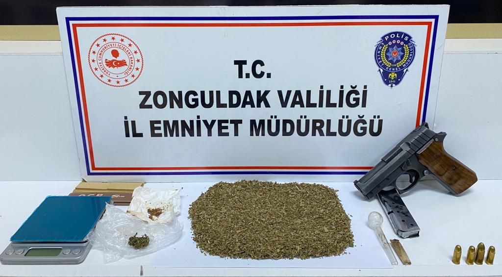 Zonguldak’ta uyuşturucu operasyonunda yakalanan 3 zanlıdan biri tutuklandı